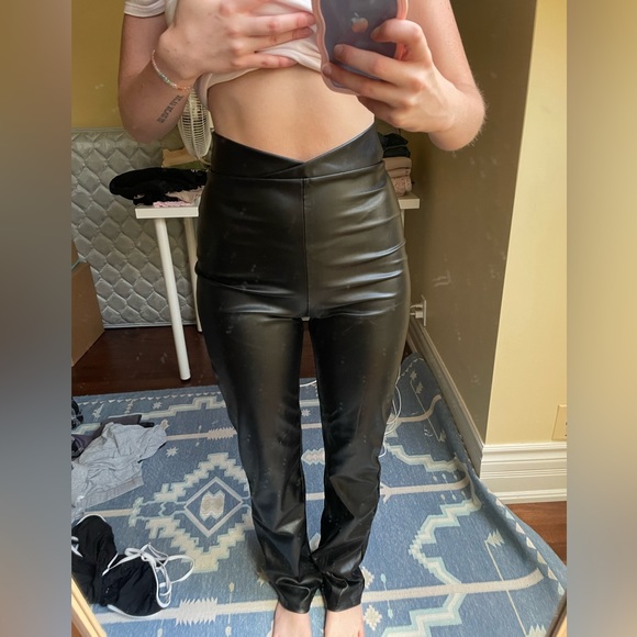 NWOT Pretty Little Thing PLT black leather high waisted pants - Picture 2 of 6